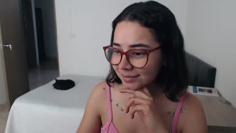 Snapshot of isemma chatting on November 26, 2025, 3:57 pm Emma online show from November 26, 2025, 3:57 pm