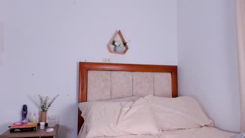 ishabellalopez online show from February 26, 2025, 4:36 am