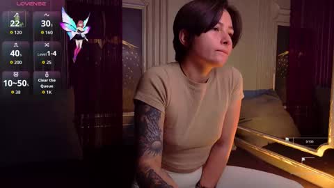 Snapshot of ishtardivine chatting on October 8, 2025, 4:32 am Ishtar online show from October 8, 2025, 4:32 am