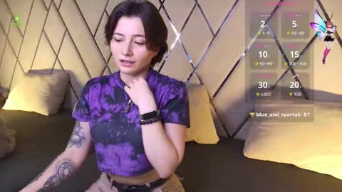 Snapshot of ishtardivine chatting on October 15, 2025, 4:56 am Ishtar online show from October 15, 2025, 4:56 am