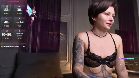 Snapshot of ishtardivine chatting on October 21, 2025, 4:35 am Ishtar online show from October 21, 2025, 4:35 am