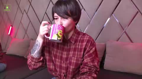 Snapshot of ishtardivine chatting on November 9, 2025, 10:57 am Ishtar online show from November 9, 2025, 10:57 am