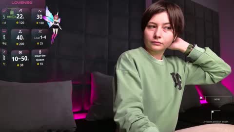 Snapshot of ishtardivine chatting on November 13, 2025, 4:33 am Ishtar online show from November 13, 2025, 4:33 am