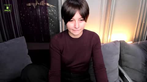 Snapshot of ishtardivine chatting on November 17, 2025, 5:02 am Ishtar online show from November 17, 2025, 5:02 am