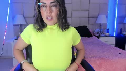 Snapshot of isis_loveyes_ chatting on December 23, 2024, 8:57 pm Pauli online show from December 23, 2024, 8:57 pm