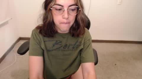 Snapshot of isis_loveyes_ chatting on January 20, 2025, 2:11 am Pauli online show from January 20, 2025, 2:11 am