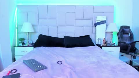 Pauli online show from November 20, 2025, 11:48 pm