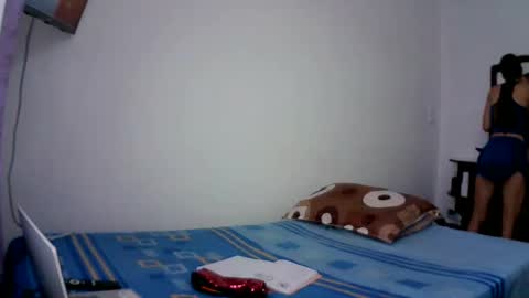 Snapshot of isis_pink chatting on January 5, 2025, 4:59 pm Alaya online show from January 5, 2025, 4:59 pm