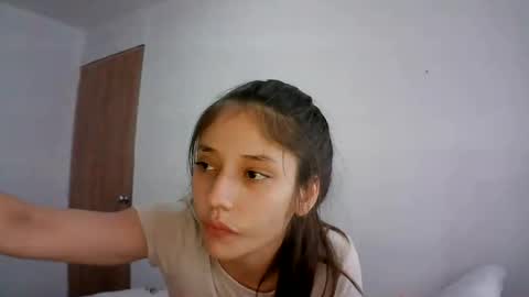 Snapshot of isis_pink chatting on January 11, 2025, 8:54 pm Alaya online show from January 11, 2025, 8:54 pm