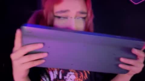 Isisjones18 online show from September 19, 2025, 4:25 am