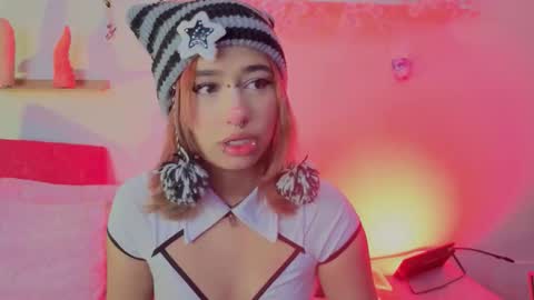 Isisjones18 online show from October 18, 2025, 9:21 am