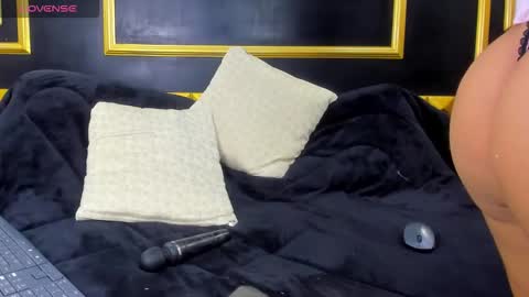 Isla online show from December 18, 2025, 8:15 pm