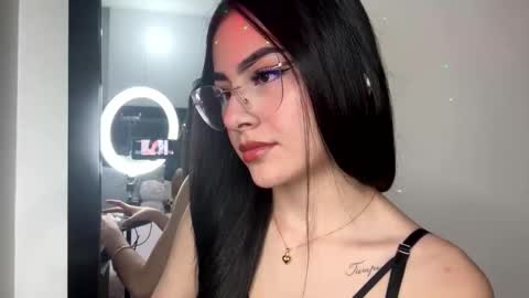 Snapshot of islacole chatting on October 24, 2025, 3:25 am Cute Isla online show from October 24, 2025, 3:25 am