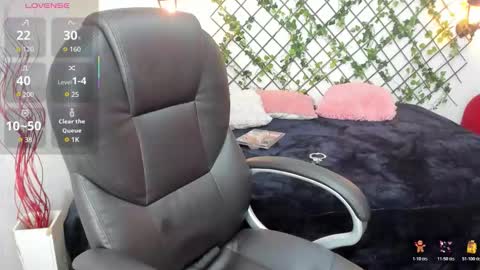 Issa  online show from October 25, 2025, 2:24 pm