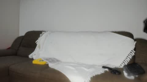 Issabelle online show from January 4, 2025, 10:38 am