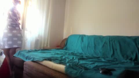 Issabelle online show from January 8, 2025, 6:41 am