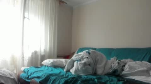 Issabelle online show from September 10, 2025, 5:40 am