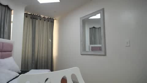 issadorajames online show from December 25, 2024, 3:17 pm