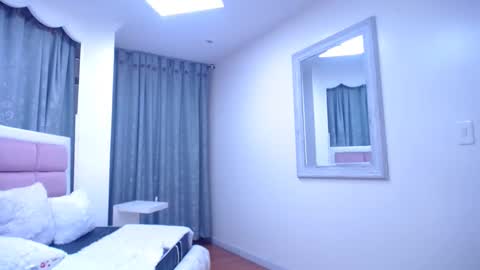 issadorajames online show from February 17, 2025, 10:14 pm