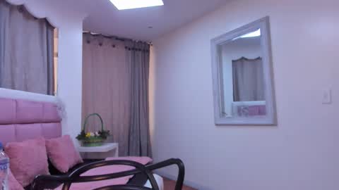 issadorajames online show from December 16, 2025, 7:19 pm