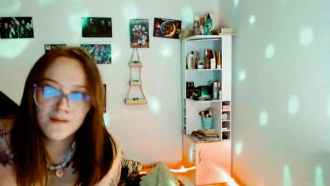 Snapshot of issis_demon chatting on December 20, 2024, 5:47 am Yiz online show from December 20, 2024, 5:47 am