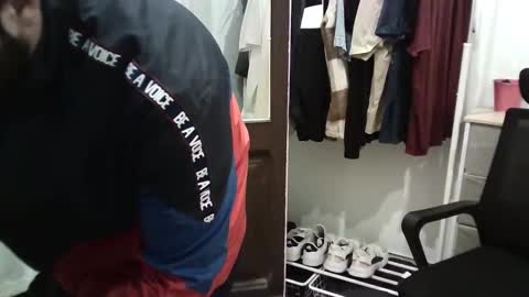 italianboybcn online show from November 1, 2025, 10:23 pm