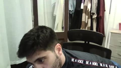 italianboybcn online show from November 6, 2025, 11:15 pm