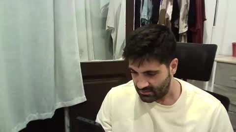 italianboybcn online show from November 7, 2025, 5:13 pm