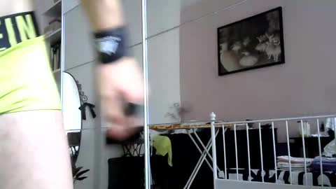 italianmonsterD online show from September 10, 2025, 10:04 am