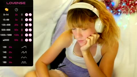Snapshot of its_lily chatting on January 7, 2025, 1:17 am Lily online show from January 7, 2025, 1:17 am