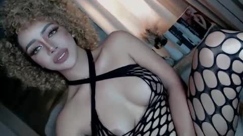 Snapshot of its_me_cataleya chatting on February 19, 2025, 4:34 am Cataleya Rogers online show from February 19, 2025, 4:34 am