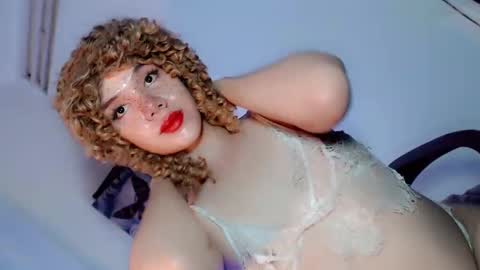 EZZIE online show from February 2, 2025, 8:41 pm