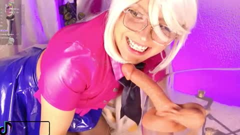 Snapshot of its_vero chatting on November 7, 2025, 10:32 pm Fansly and Instagram Its vero online show from November 7, 2025, 10:32 pm