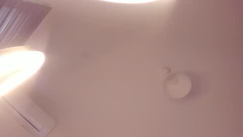 Isabella online show from October 27, 2025, 8:51 am