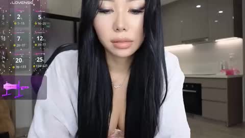 Queen Liya online show from October 30, 2025, 5:35 pm