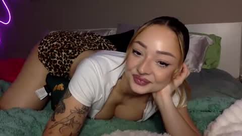 Duchess online show from December 19, 2025, 1:23 am