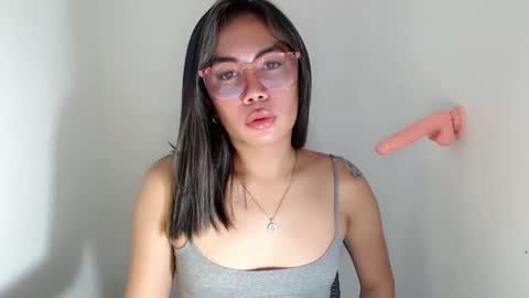 Snapshot of itsurgil_kloeh chatting on November 16, 2025, 10:54 am itsurgil_kloeh online show from November 16, 2025, 10:54 am