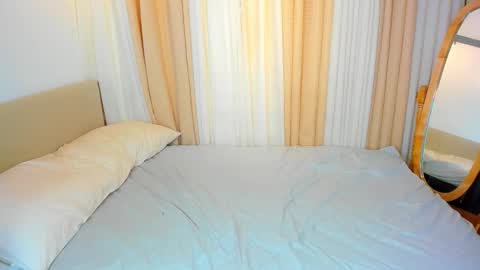 itsurgirlbubbles online show from September 23, 2025, 2:47 am