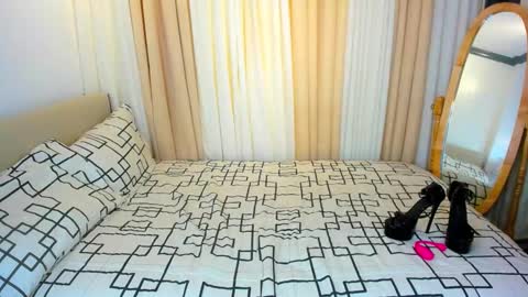 itsurgirlbubbles online show from October 11, 2025, 7:07 am