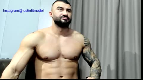 Snapshot of iustinmucle95 chatting on December 1, 2025, 10:31 am iustinmucle95 online show from December 1, 2025, 10:31 am