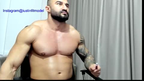 Snapshot of iustinmucle95 chatting on December 3, 2025, 11:41 am iustinmucle95 online show from December 3, 2025, 11:41 am