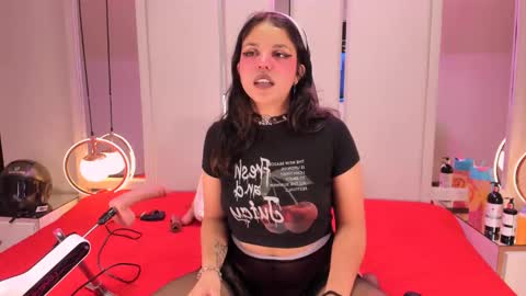 Snapshot of ivannabellini_ chatting on November 16, 2025, 2:22 pm online show from November 16, 2025, 2:22 pm