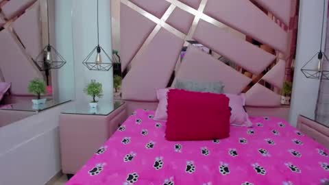 Snapshot of ivonjanice chatting on September 17, 2025, 1:35 pm IvonJanice online show from September 17, 2025, 1:35 pm