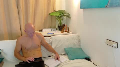 Snapshot of ivonneanddom chatting on October 29, 2025, 10:39 am ivonneanddom online show from October 29, 2025, 10:39 am