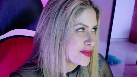 Diana Rojas  online show from November 18, 2025, 12:05 am