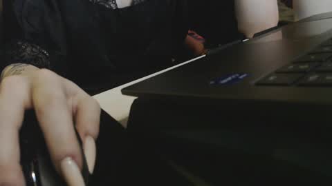 Snapshot of ivy_dean_ chatting on February 4, 2025, 1:23 am Ivy online show from February 4, 2025, 1:23 am