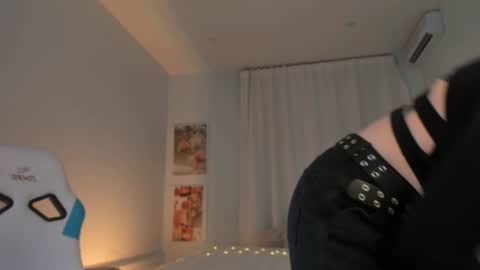 Snapshot of ivyhoney chatting on January 12, 2025, 6:39 am IVY - Follow me 3 online show from January 12, 2025, 6:39 am