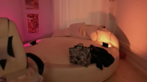 Snapshot of ivyhoney chatting on October 19, 2025, 8:37 am IVY - Follow me 3 online show from October 19, 2025, 8:37 am