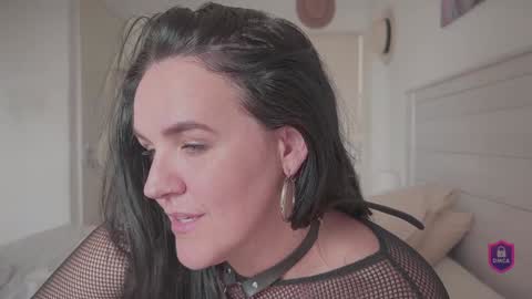 Ivy Swings online show from February 5, 2025, 1:33 pm