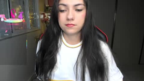 Snapshot of ivyy_scott chatting on November 18, 2025, 10:36 pm Ivvy online show from November 18, 2025, 10:36 pm